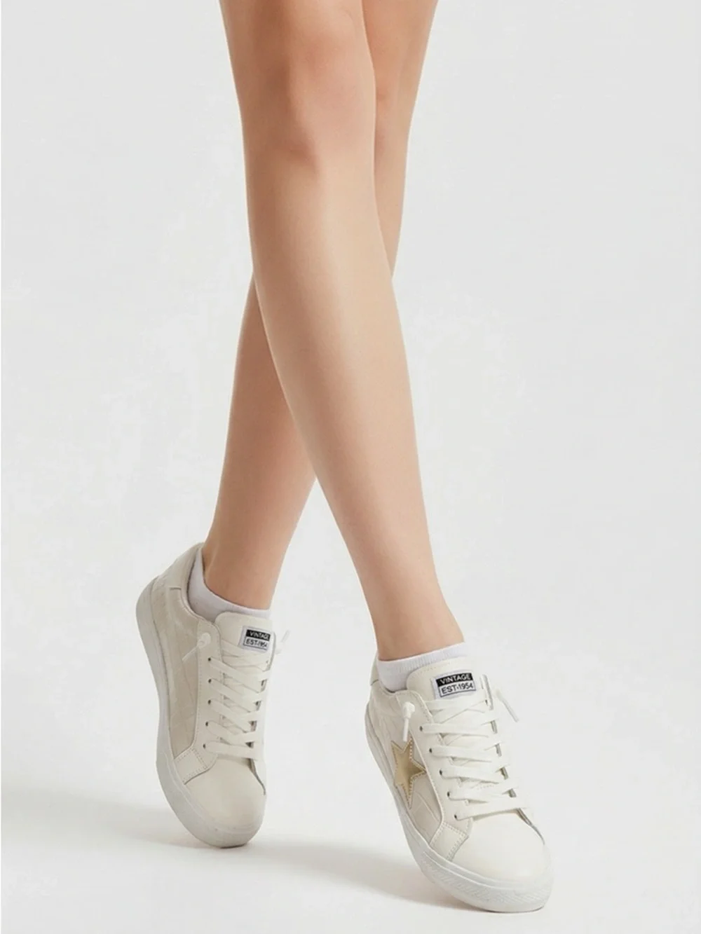 Vintage Havana Women’s Carla Off White‎ Croc Pattern Sneakers size 8.5